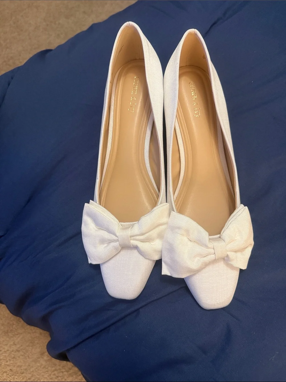 crown & ivy Ivory Bow Ballet Flats